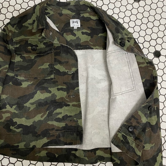 John + Jenn camo jacket size medium - Picture 3 of 6